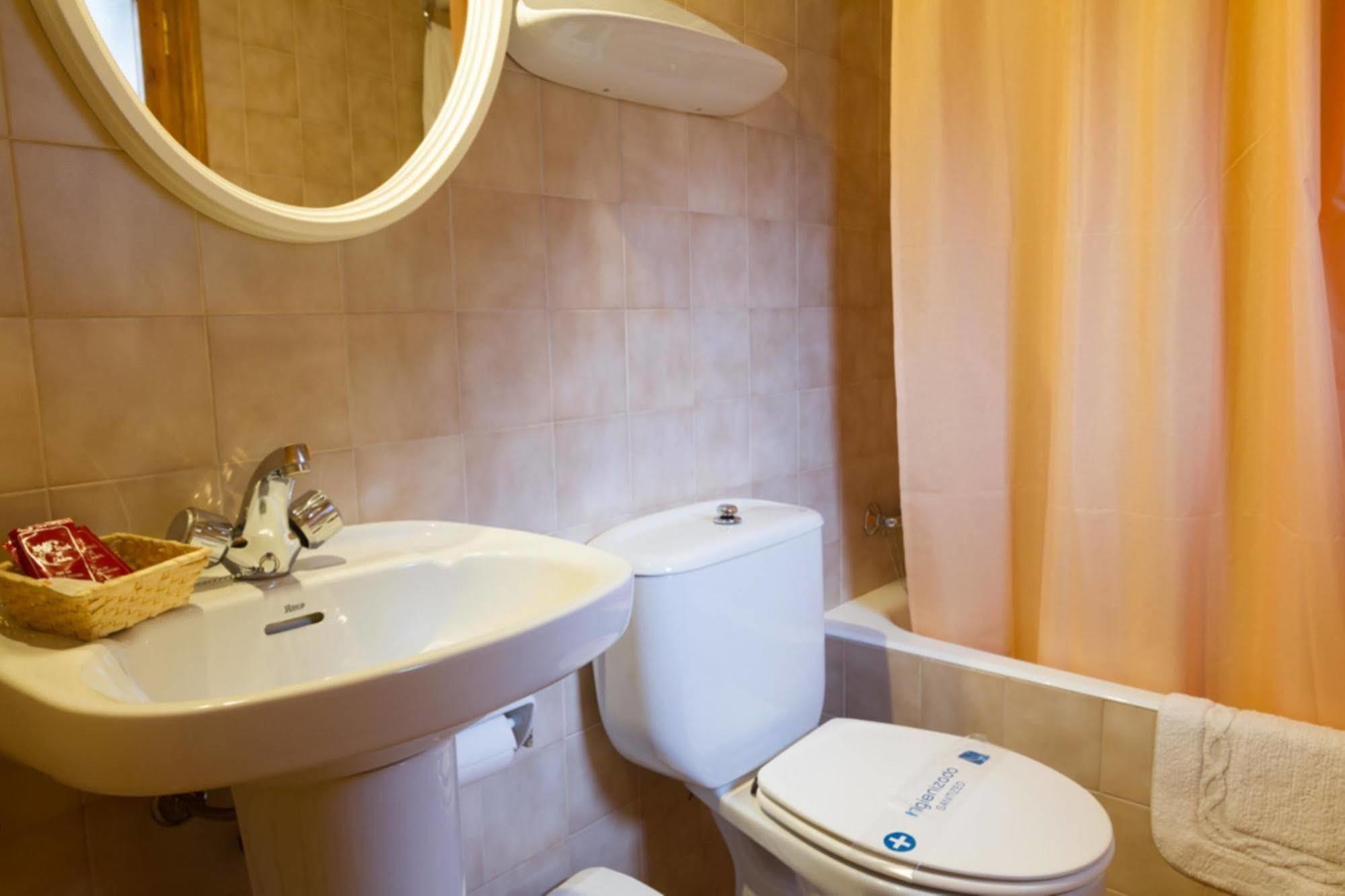 Hostal Aiguamog Salardú Exteriör bild